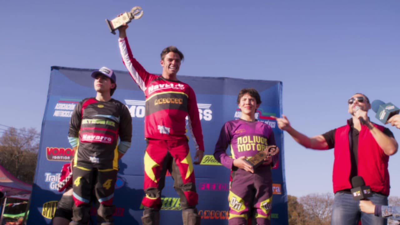 Tan cerca de ti, nace el amor Capítulo 37: Eleazar rompe reglas y le gana la carrera a Hugo