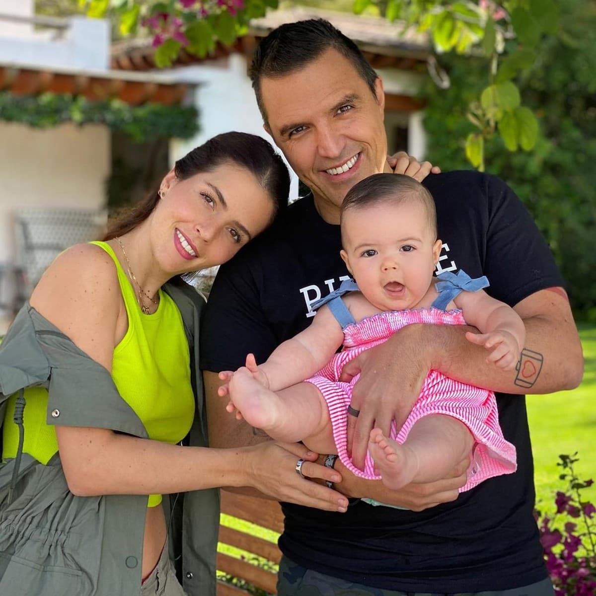 Aunque Billy Rovzar ya se había estrenado como padre con la llegada de Max y Alexandra, fruto de su primer matrimonio, fue hasta el 26 de diciembre de 2019 que le dio la bienvenida a Kira, su primera hija en común con Claudia Álvarez.