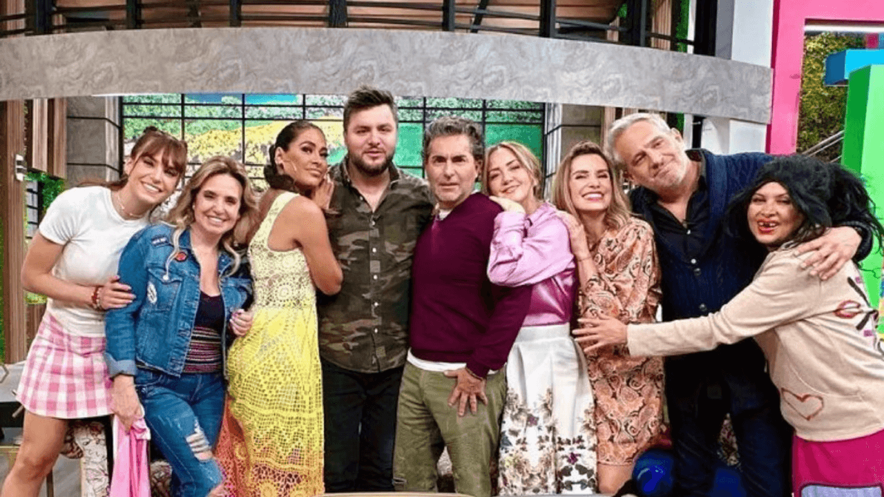 Integrante de Hoy anuncia boda en pleno programa: Galilea Montijo tiene inesperada reacción 