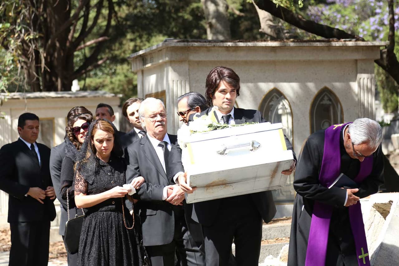 El sepelio de José Francisco le duele en el alma a Lupita.