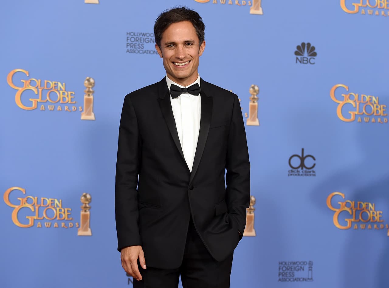 El actor charolastra, Gael García Bernal conquistó al cine internacional con películas como La Mala Educación (2004) y Diarios de Motocicleta (2004). En 2017 dio vida al personaje de Héctor Rivera en Coco y actualmente protagoniza la serie de televisión Mozart in the Jungle.