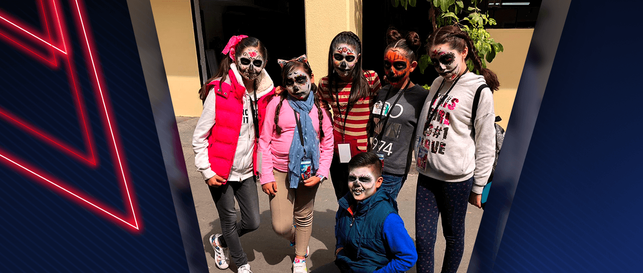 Algunos de los participantes de ‘La Voz Kids’ se unieron a los festejos de Día de Muertos al maquillarse como ‘Catrinas’.