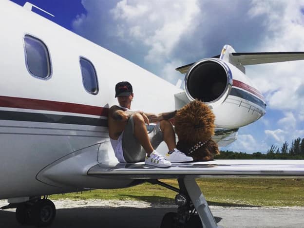 El reggaetonero J Balvin sufre un accidente en las Bahamas
