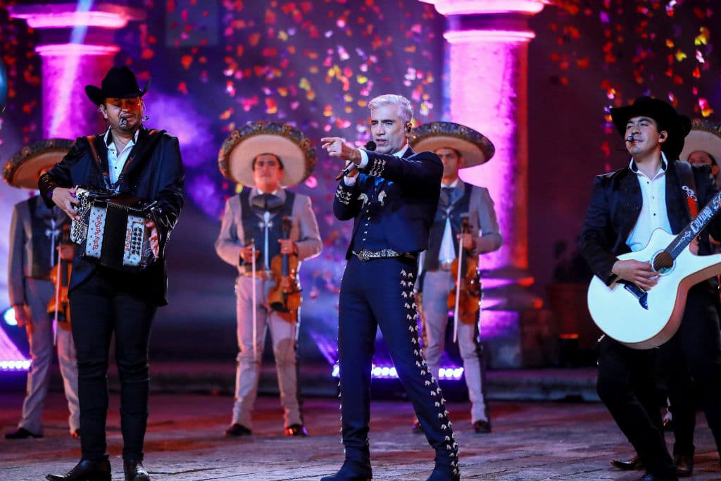 Estrellas como Luis Miguel, Los Panchos, Alejandro Sanz, Roberto Carlos, Alejandro Fernández, entre otros, interpretaron temas del maestro.