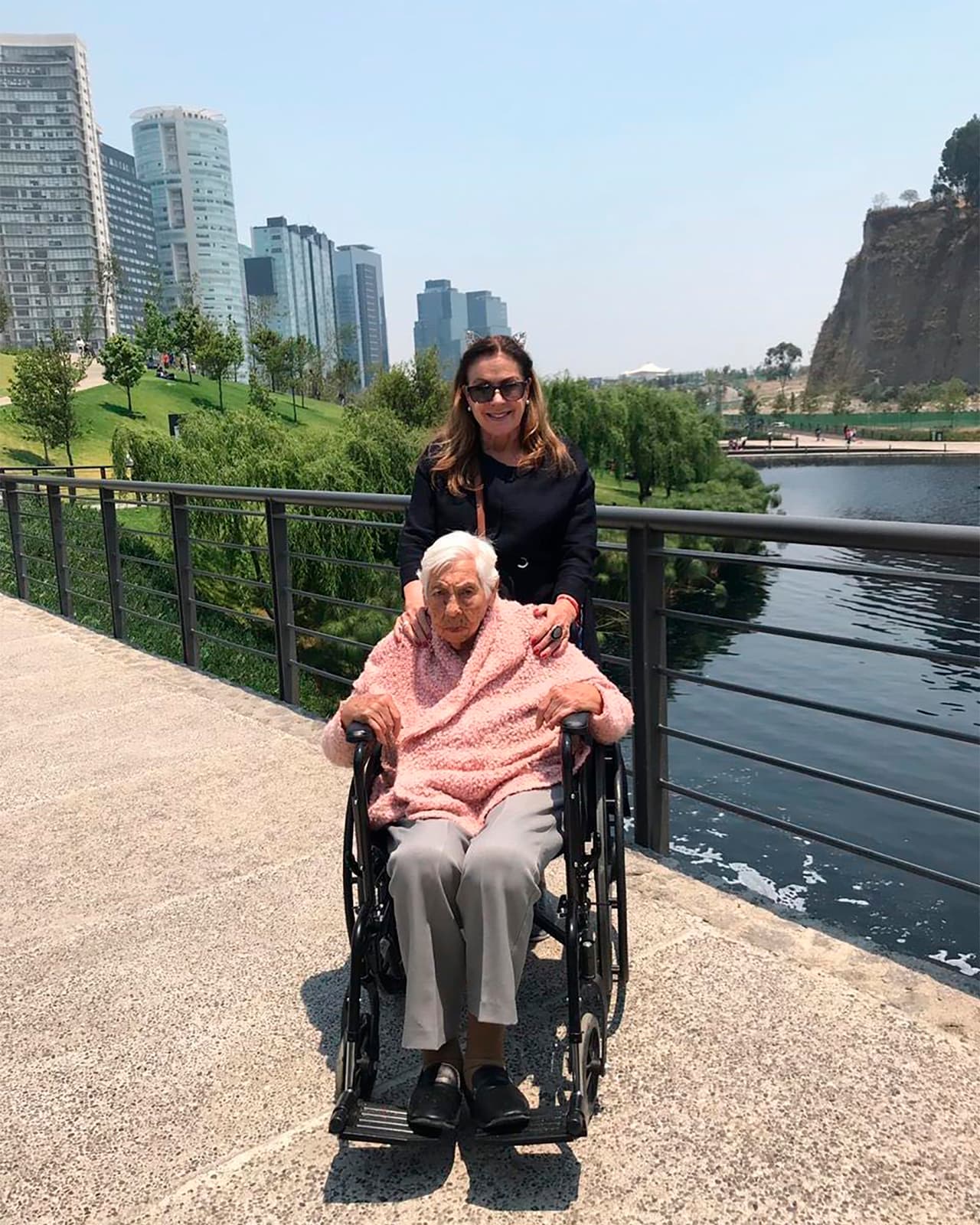 Laura Zapata comparte cuáles son las medidas que toma para cuidar a su abuela del coronavirus