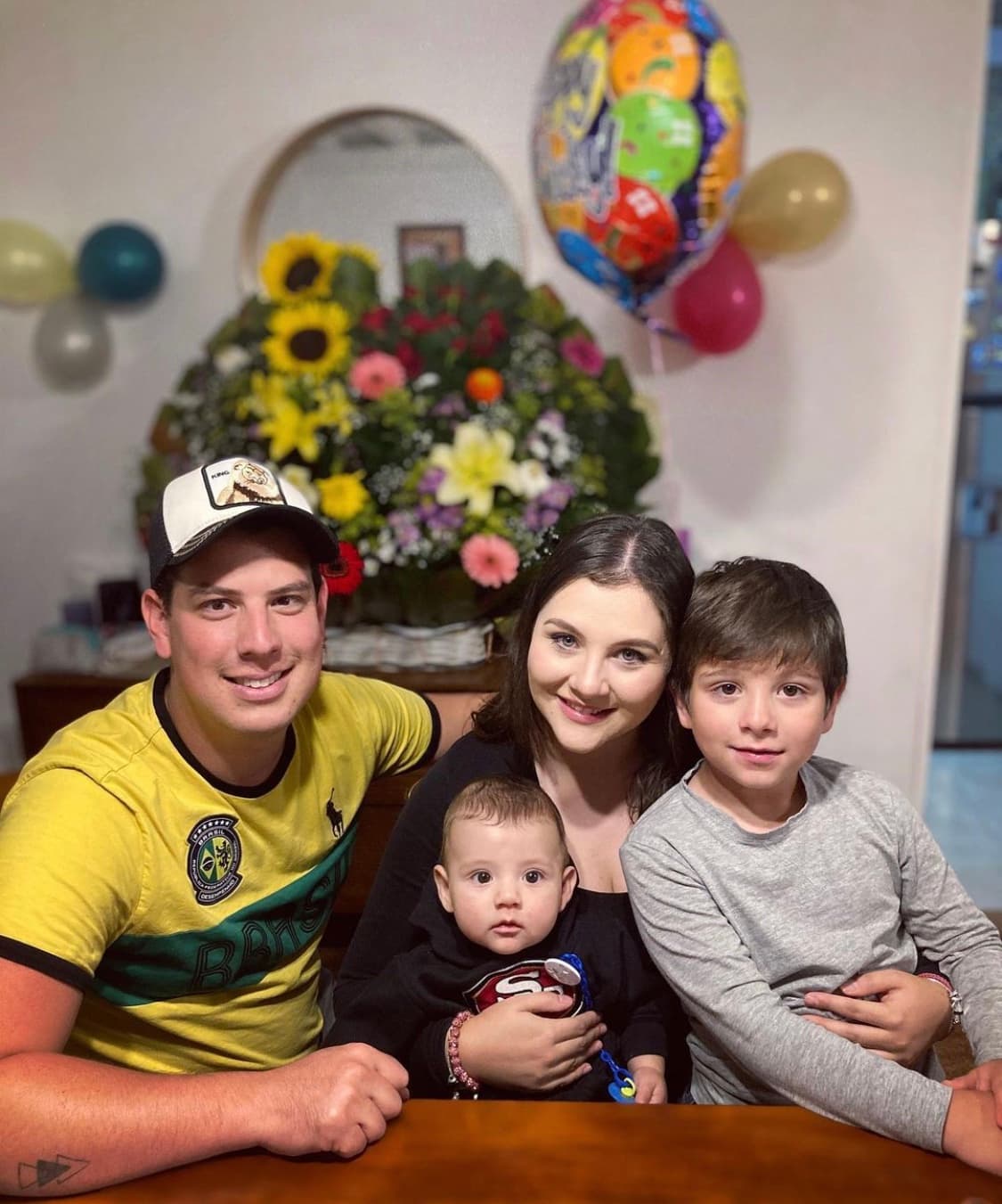 Tal como lo muestra en su cuenta oficial de Instagram, Patiño es madre dos pequeños de seis años y siete meses, respectivamente, quienes son fruto de su relación con un joven llamado Gary Mortera.
