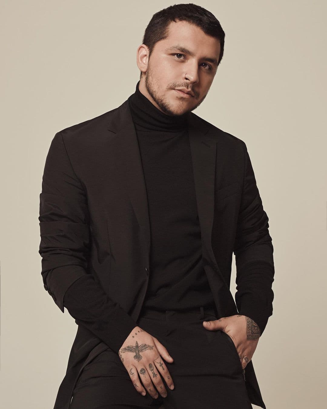 Christian Nodal impacta con nuevo color de pelo y dice: "¿A qué grupo de K-pop me uno?"