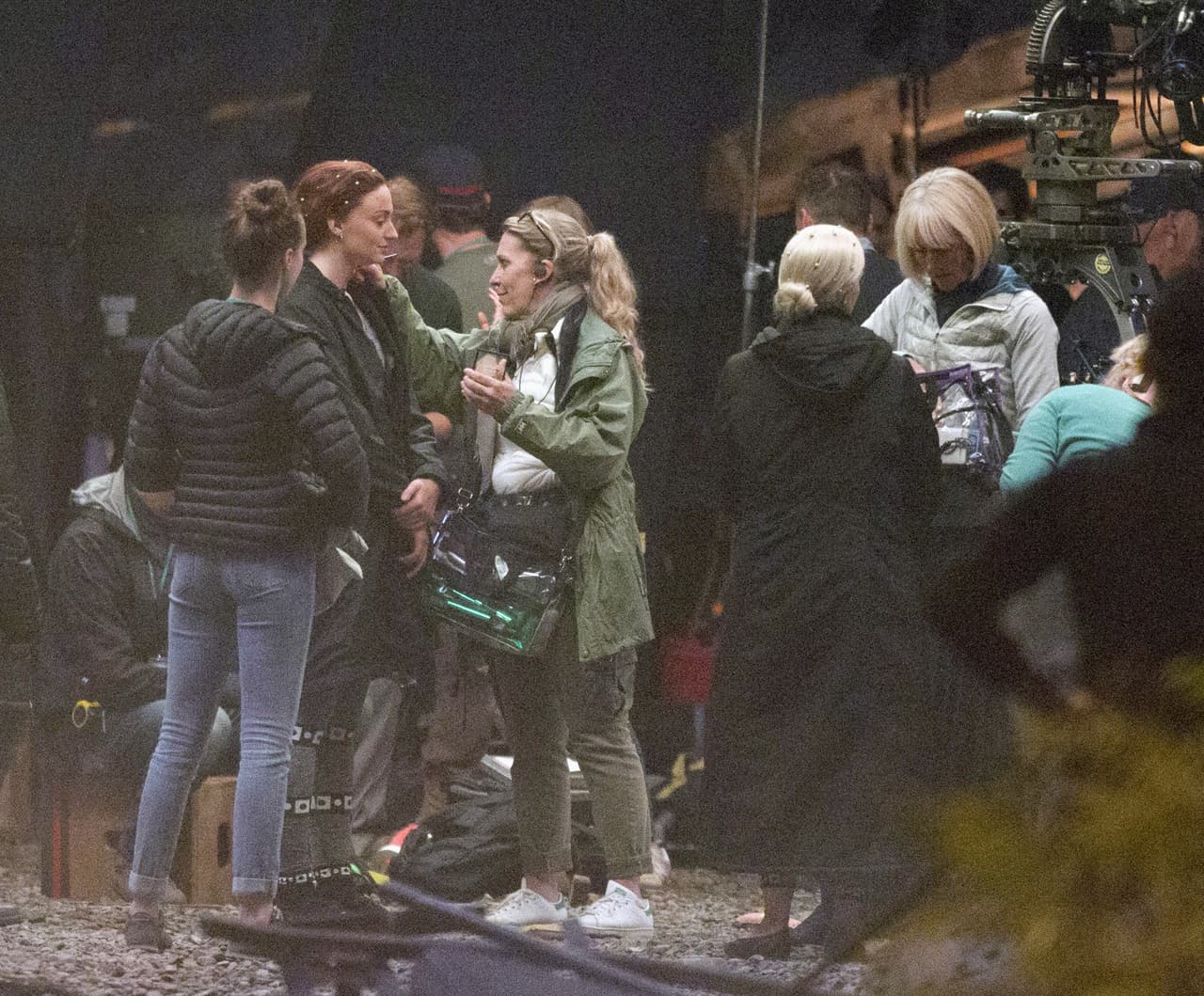 Parece que Sophie y Jessica están ensayando una pelea con sus trajes CGI