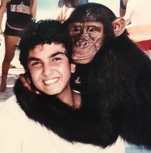 Con el sentido del humor que lo caracteriza, Ariel Miramontes celebró el día con una imagen en la que sus seguidores resaltaron lo bien que luce y aprovecharon para enviar felicitaciones a los hijos del comediante, "¿Eres tú?", "Guapo" y "Feliz día a tus pollitos".