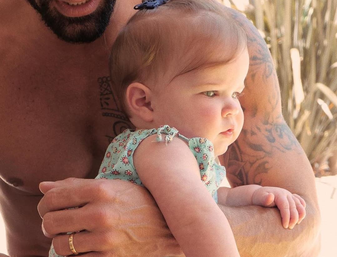 Ricky Martín presume por primera vez el rostro de su hija Lucía: “La luz de mis ojos”