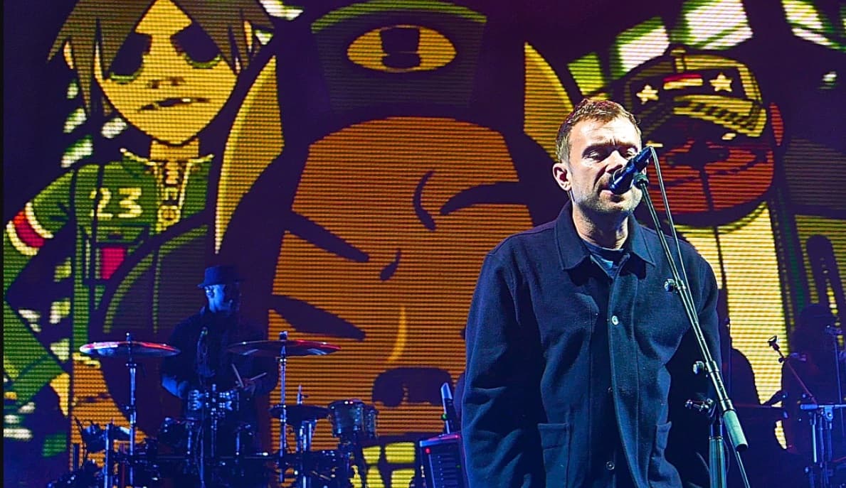 Vocalista de Gorillaz sufre caída en el escenario del Vive Latino 2018