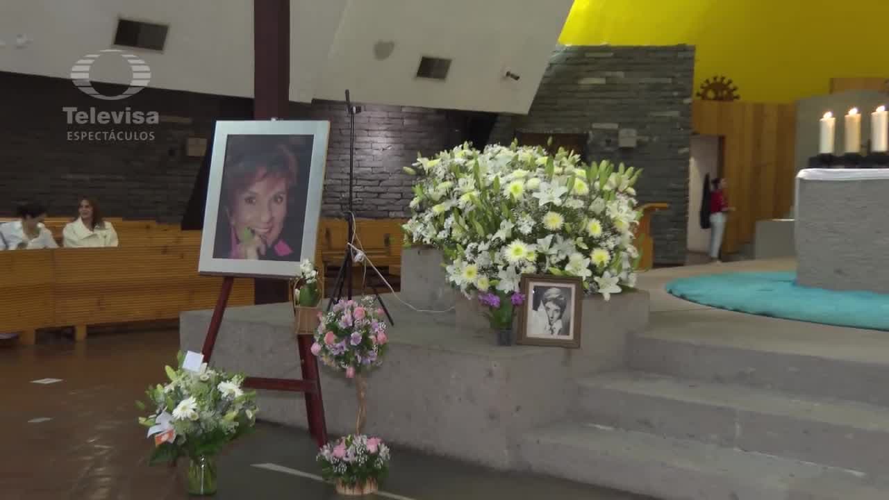 Famosos dan el último adiós a la actriz Karina Duprez; familiares cumplen su última voluntad