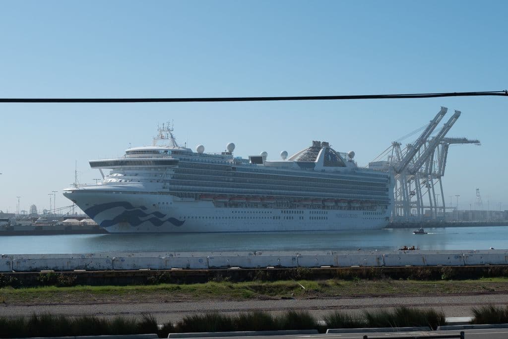 Oakland, California.
<br>
<br>El crucero "Grand Princess" llegó al puerto de Oakland, pero como los pasajeros fueron expuestos al COVID-19, se encuentran en cuarentena.