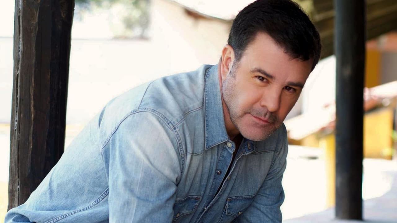 Como pocas veces, Eduardo Capetillo impacta al posar en traje de baño: “Yo me gusto”