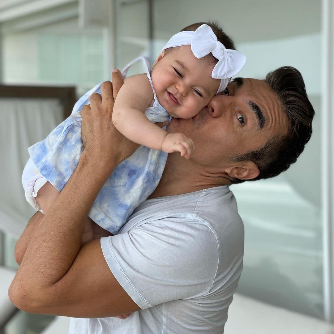 Adrián Uribe celebra los siete meses de su hija Emily con emotivo mensaje
