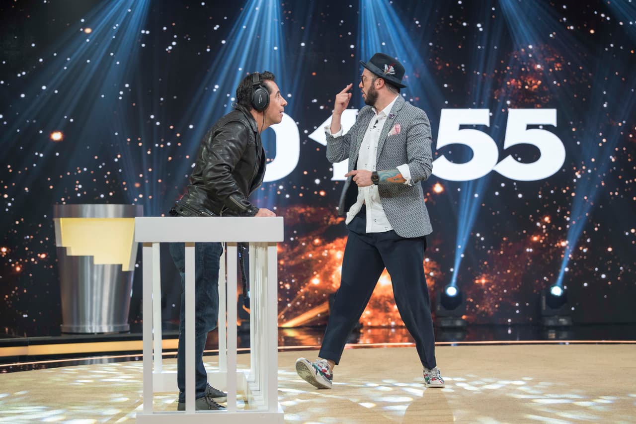 Yordi muy atento a Faisy