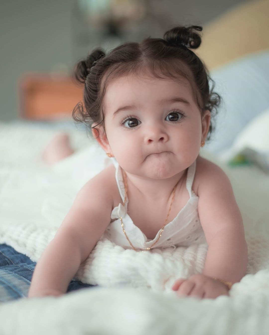 El video más reciente que publicaron JD y Kimberly en compañía de Kima fue el 2 de abril pasado en el que hicieron el Tag de los papás. En él, los felices padres compartieron que la bebé juega mucho y tienen extremo cuidado porque comienza a caminar.