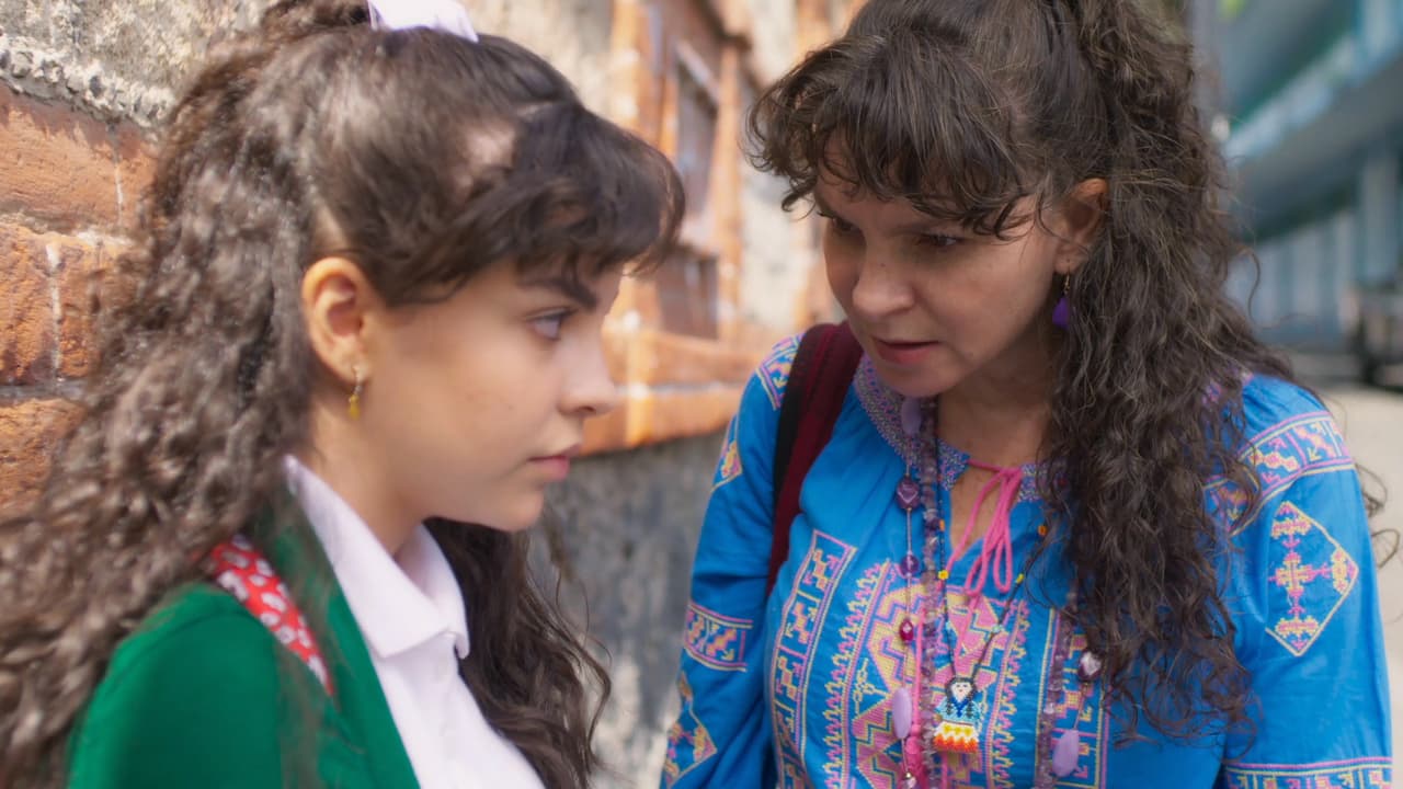 'Margarita' la ve y cuestiona a 'Rayo' si ellas son sus amigas.