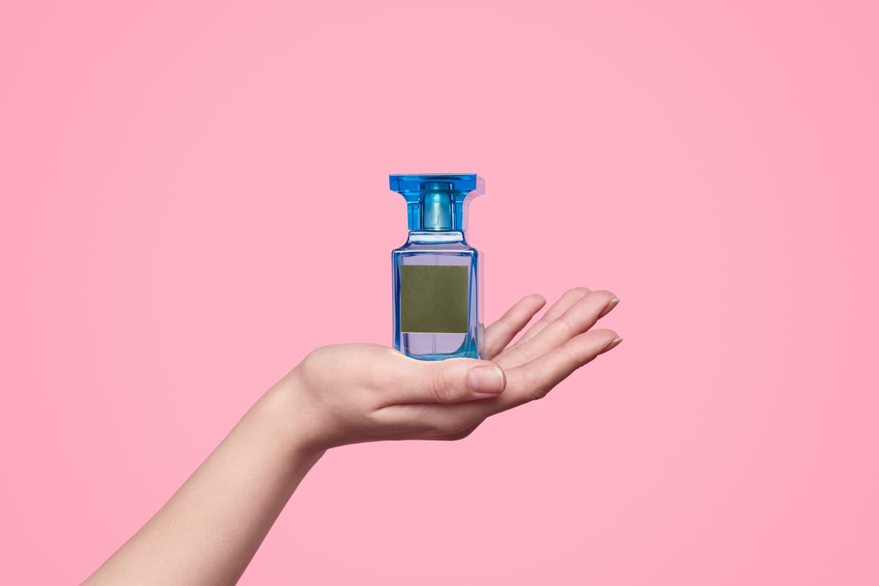 Con más de 250 mil seguidores en TikTok, MarckFumes se ha vuelto un referente cuando se trata de encontrar el mejor perfume para ti o para regalarle a un ser querido en esta época navideña. A continuación, el experto en perfumería comparte 10 fragancias femeninas para cada tipo de edad.