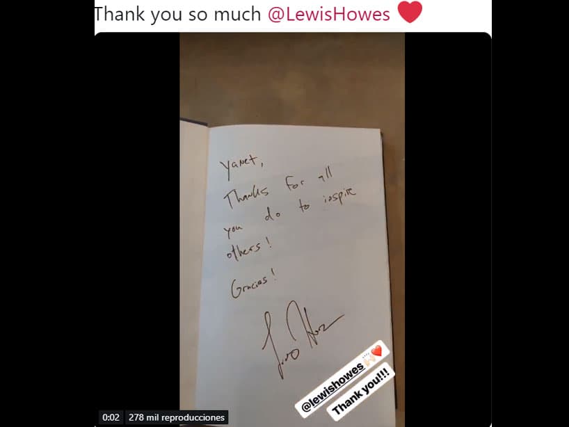 Yanet disfrutó de su soltería hasta que conoció a Lewis, al parecer tras firmarle su libro ‘The school of greatness’, momento que compartió la conductora a través de Twittter ese mismo mes.