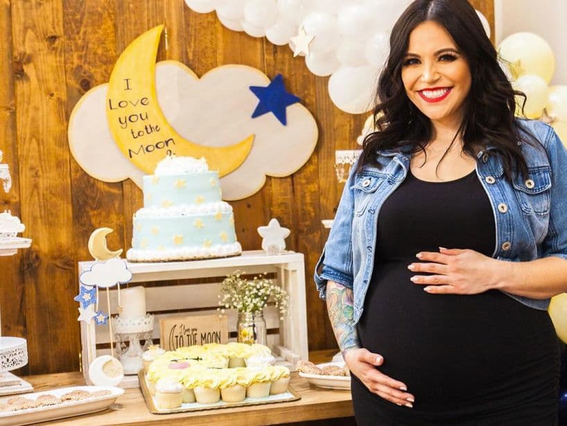 En marzo de 2020, Jacqie celebró su baby shower en compañía de sus seres queridos, compartiendo en sus redes sociales una serie de fotografías del evento que se realizó en The Hacienda Santa Ana, en California.