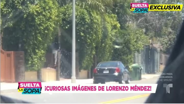 Días después, salieron a la luz imágenes de Lorenzo Méndez tratando de ingresar a la casa que comparte con Chiquis Rivera en Los Ángeles; pero al no tener respuesta decidió brincarse la barda. Todo sucedió el 23 de mayo pasado.