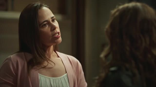 Julia chantajea a Dolores por tener novio