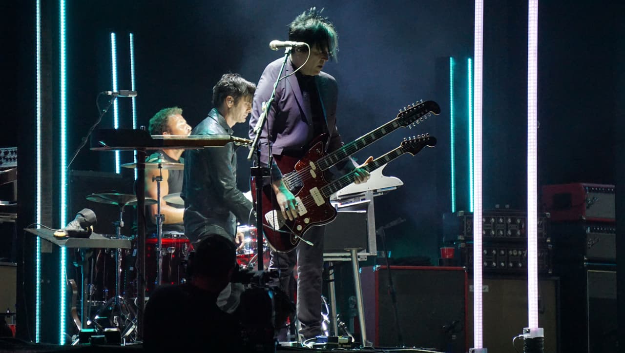 Alrededor de 105 mil personas aplaudieron a la esperada banda Queens Of The Stone Age.