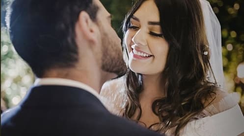 Yuridia y Matías Aranda, su mánager, se casaron este fin de semana en un jardín de Tepoztlán, Morelos.