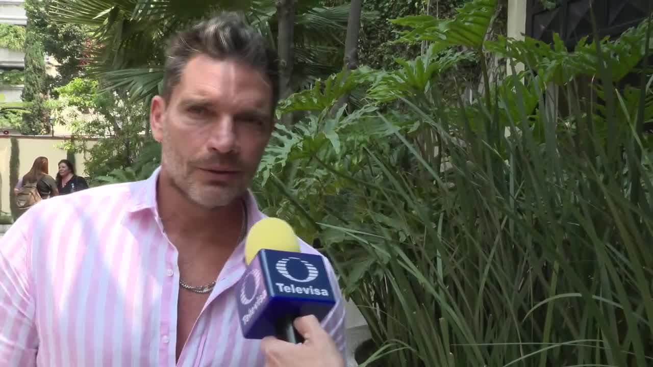 Julián Gil no ha visto a su hijo... ¡En 8 años!