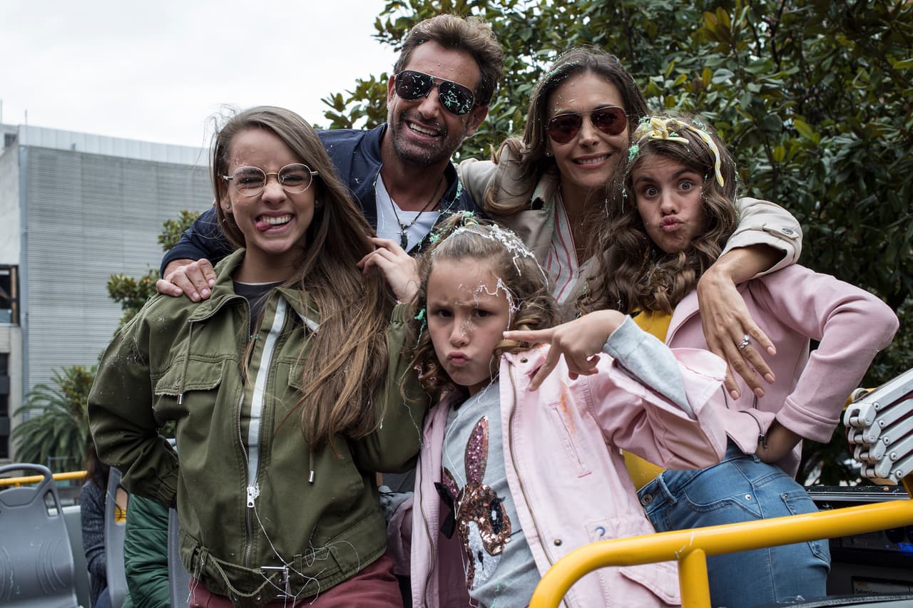 ¡Sí que la familia Paz Contreras supo divertirse en sus vacaciones! Sigue sus aventuras de lunes a viernes a las 8:30 pm. con Las Estrellas.