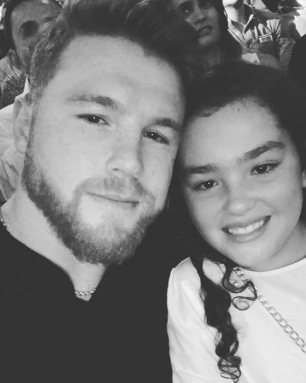Su primogénita es Emily Cinnamon, quien actualmente está por cumplir 14 años y es fruto de una relación entre el pugilista mexicano y una mujer llamada Karen Beltrán.