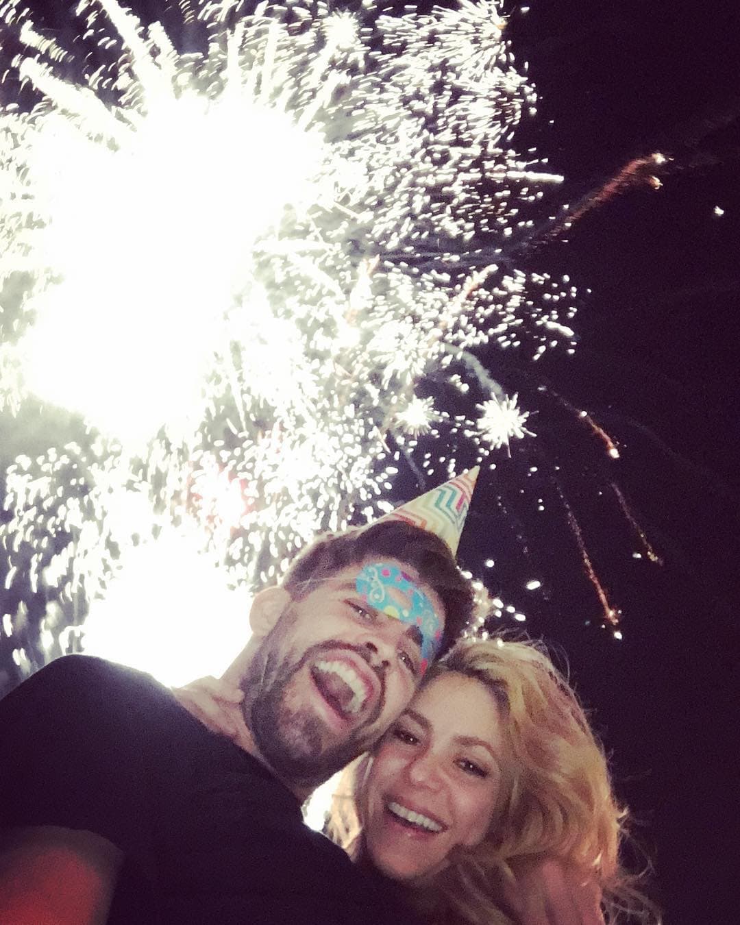 También dijo que el problema que sufre en las cuerdas vocales es a casusa de una depresión, por una crisis de pareja que atraviesa.