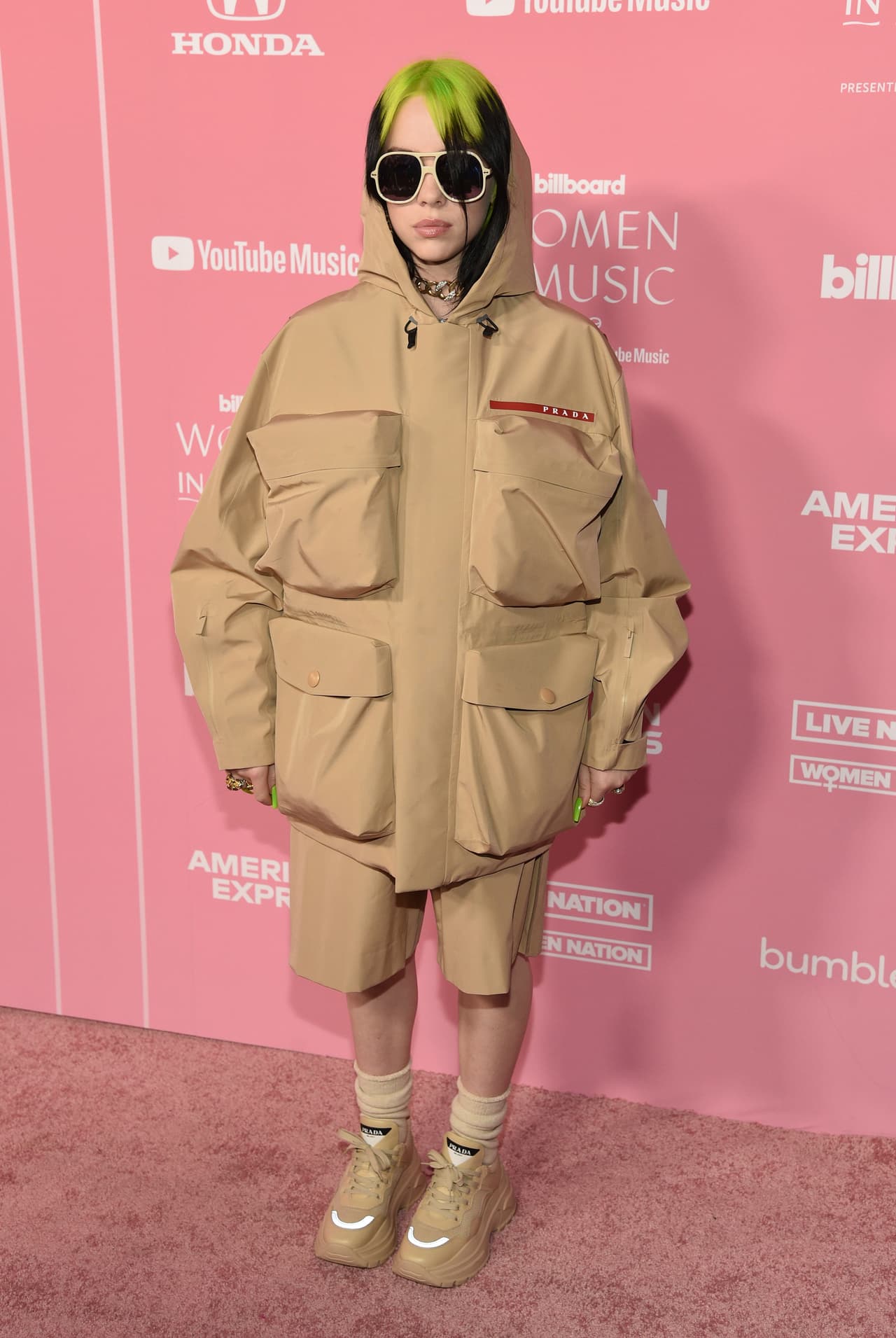 Ya puedes vestir como Billie Eilish con su nueva línea de ropa