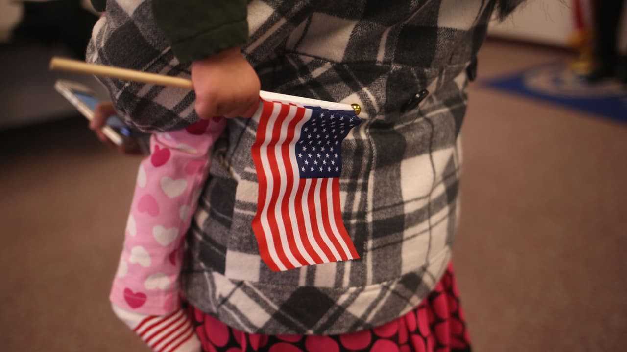 Cómo la decisión de la Corte Suprema afectará a miles hijos de inmigrantes
