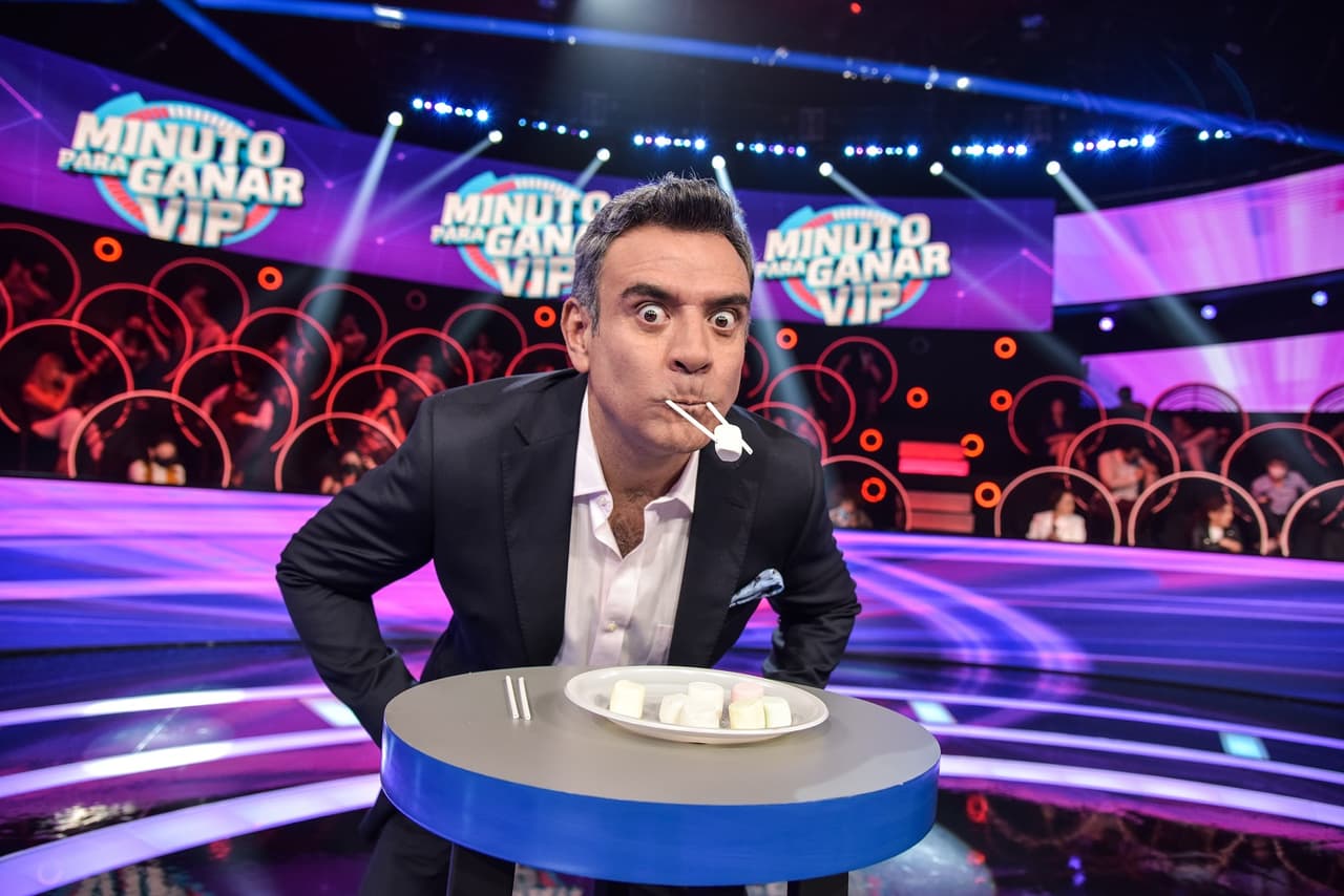 Minuto Para Ganar VIP tiene sus repeticiones todos los sábados por Las Estrellas a las 5 de la tarde, con la conducción de Sandarti.