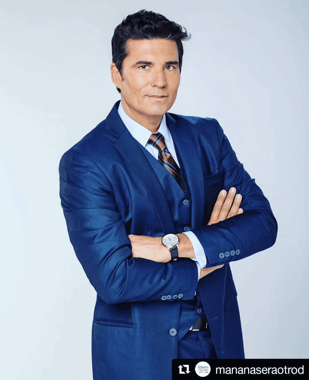 En su país natal grabó 24 telenovelas, en México lleva 9. Es un asediado galán de telenovelas.