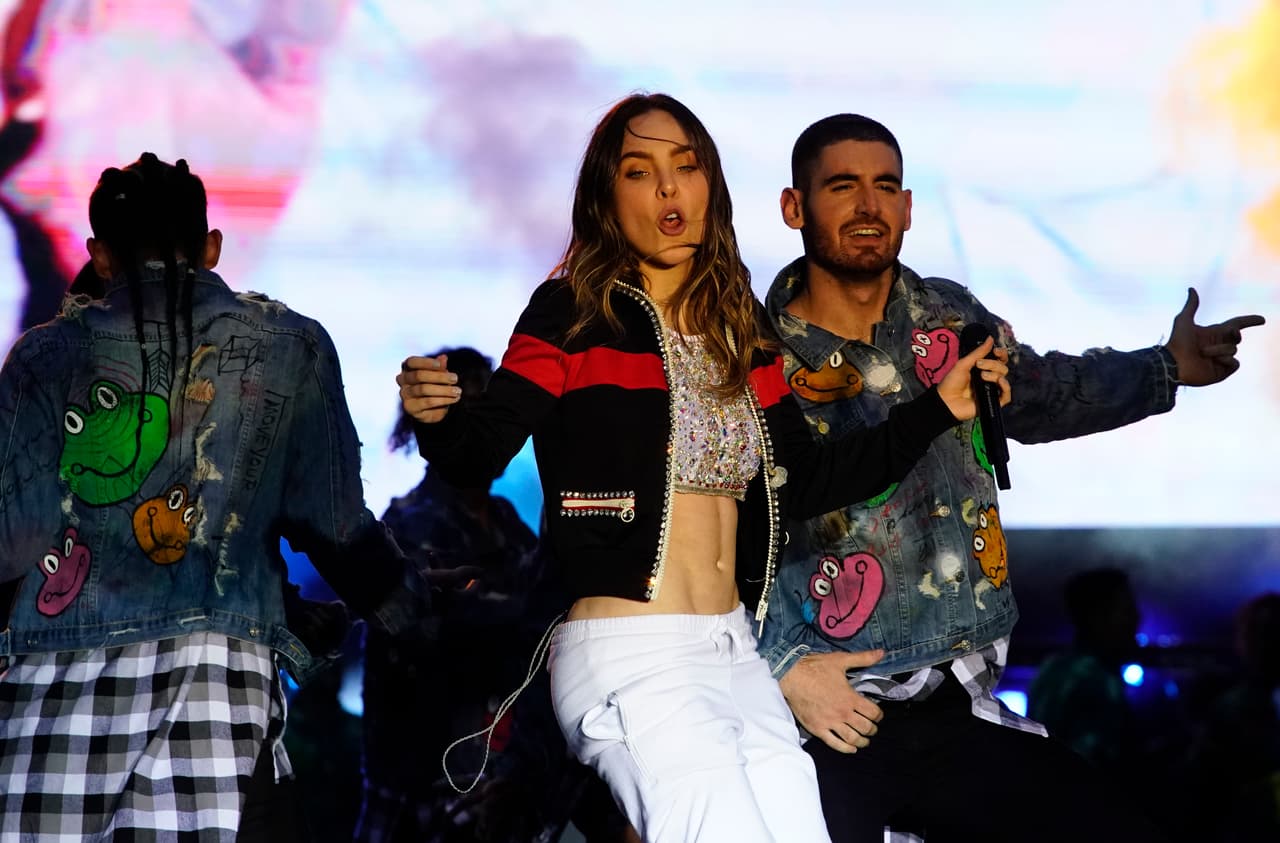Belinda presentó sus éxitos en el Estadio Azteca para apoyar una campaña presidencial