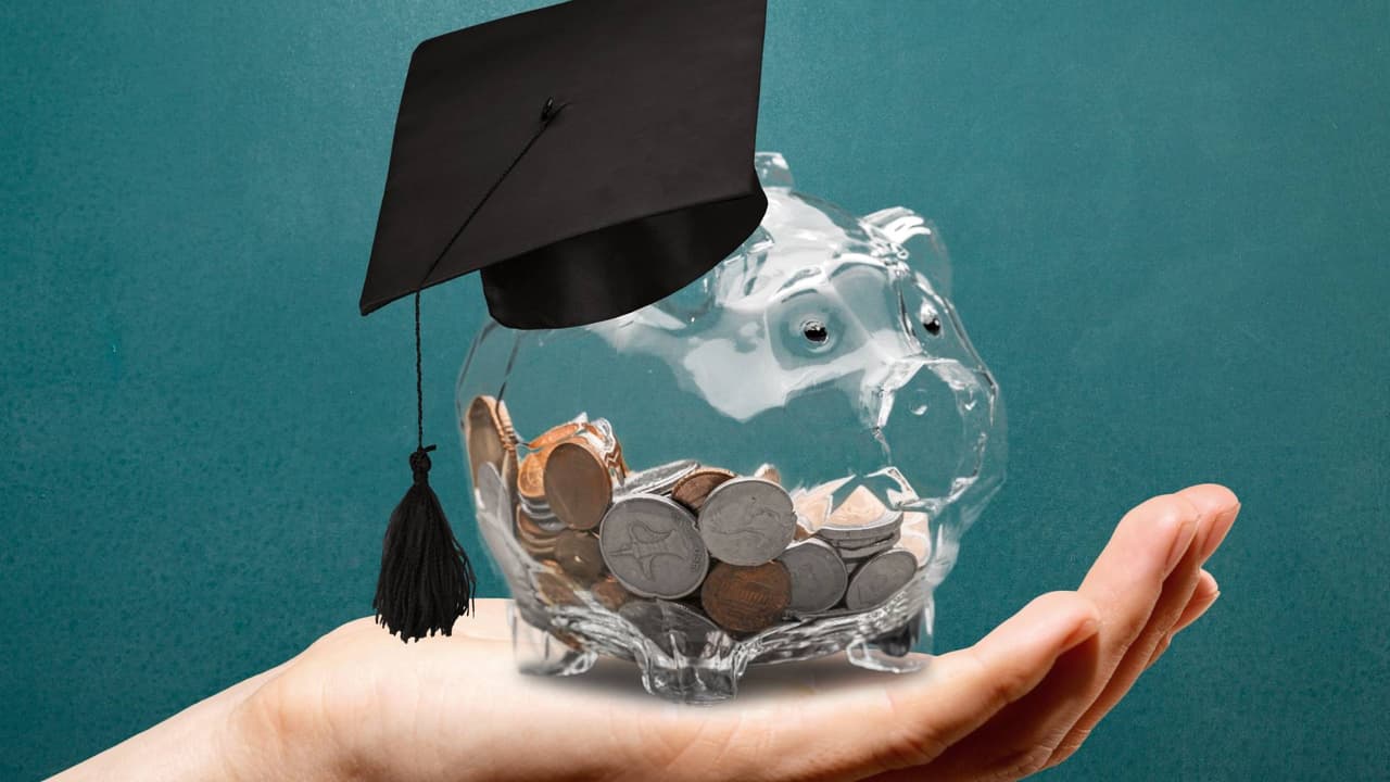 Hay becas disponibles para estudiantes indocumentados con o sin estatus DACA