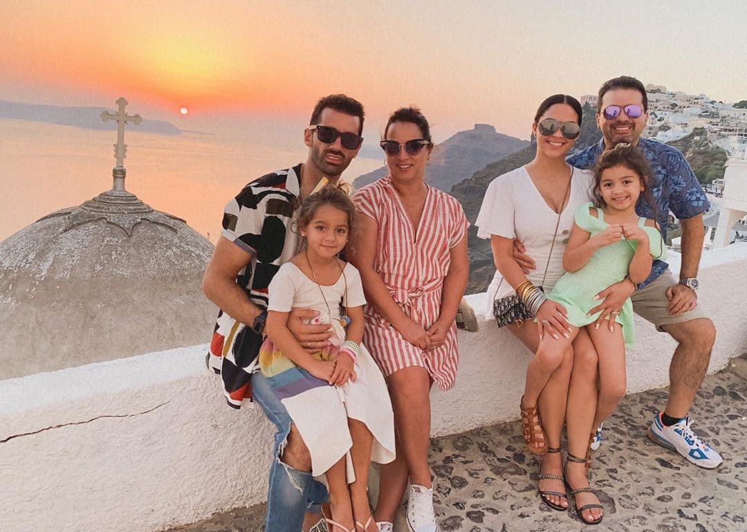 Adamari López y Toni Costa disfrutan de su tiempo libre en Grecia, compartiendo los momentos más importantes de su viaje a través de Instagram.