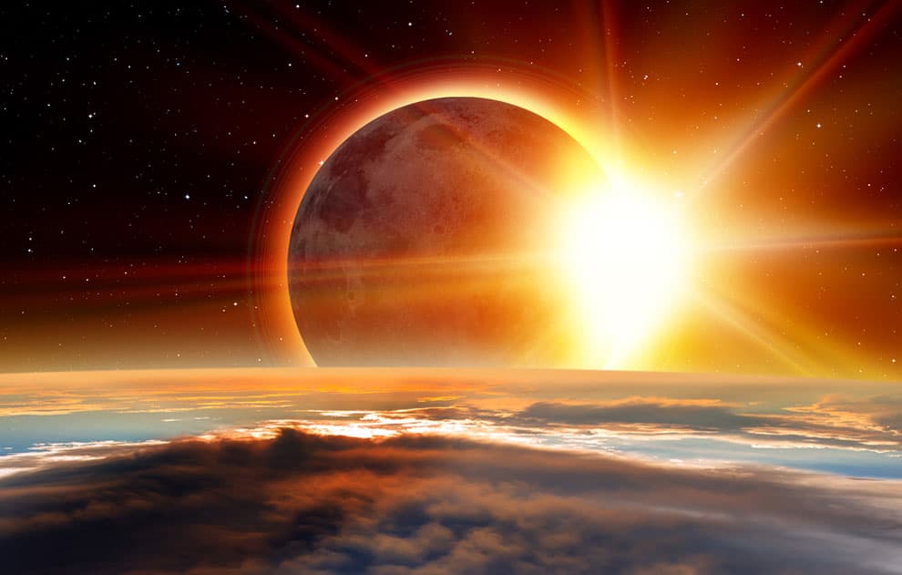 Este fenómeno natural se produce durante el día, en el que la luna bloquea casi toda la luz solar y oscurece el día. De acuerdo con la NASA, este suceso se repetirá en 2020 y 2048.