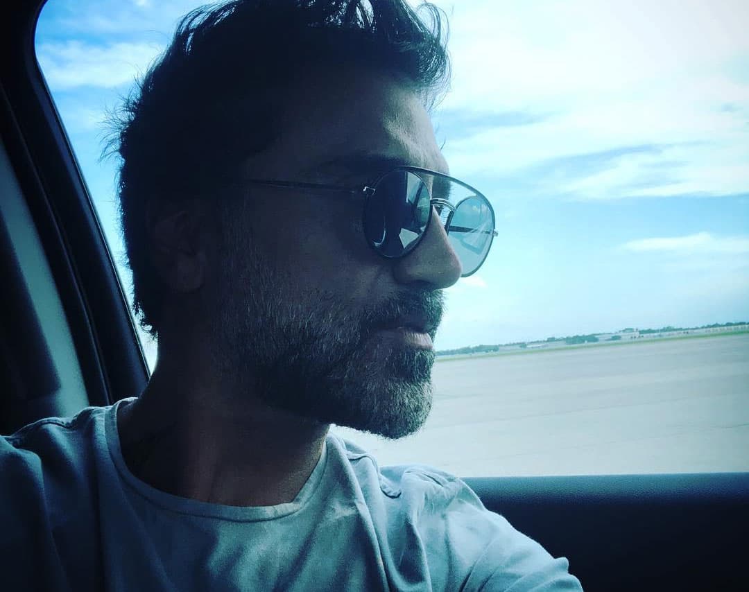 Alejandro Fernández se refiere al incidente en el avión y hasta sospecha un ‘complot’