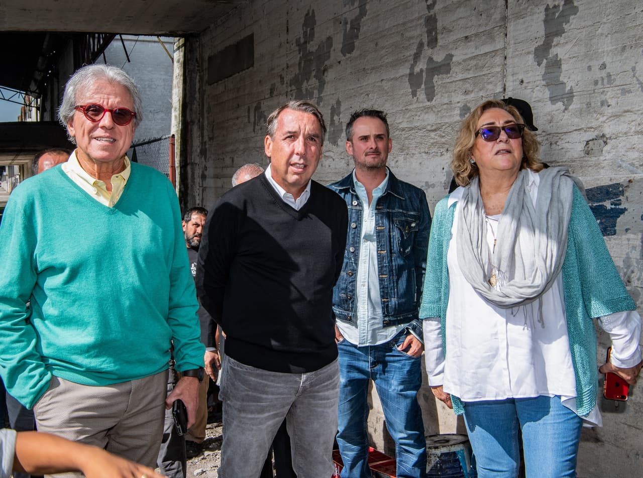 El señor Emilio Azcárraga estuvo acompañado de Patricio Wills, presidente de Producción de Contenidos de Televisa, y la productora Carmen Armendáriz.