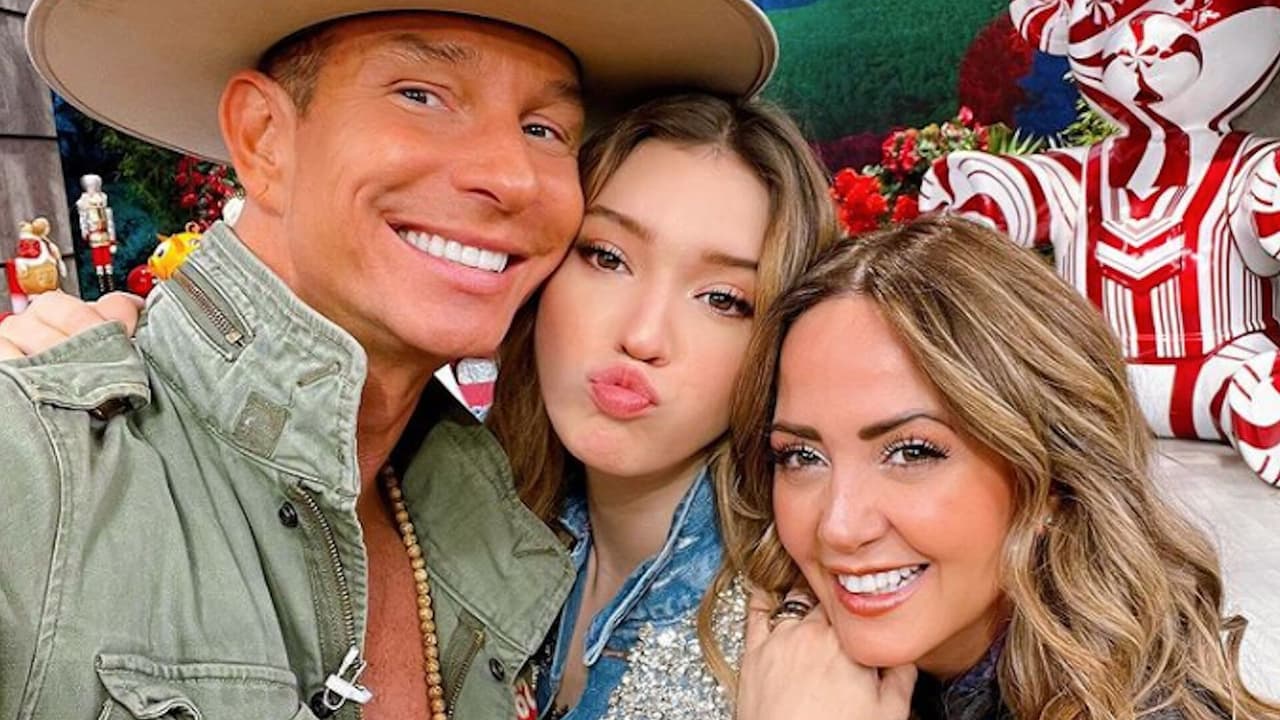 Andrea Legarreta, Erik Rubín y su hija se avientan tremendo cumbión en Hoy