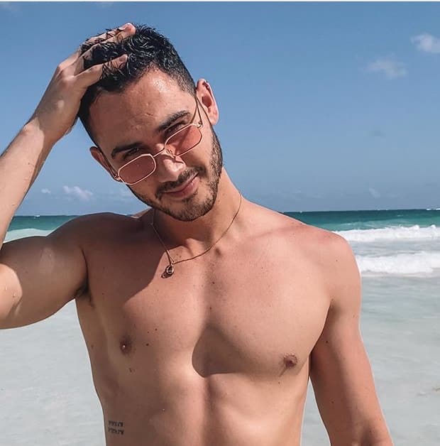 Alejandro Speitzer se ha convertido en la nueva sensación del momento, pues, además de su impactante físico, ha participado en grandes proyectos como 'El Club' en 2019 y 'Oscuro deseo' en 2020, este último junto a Maite Perroni.