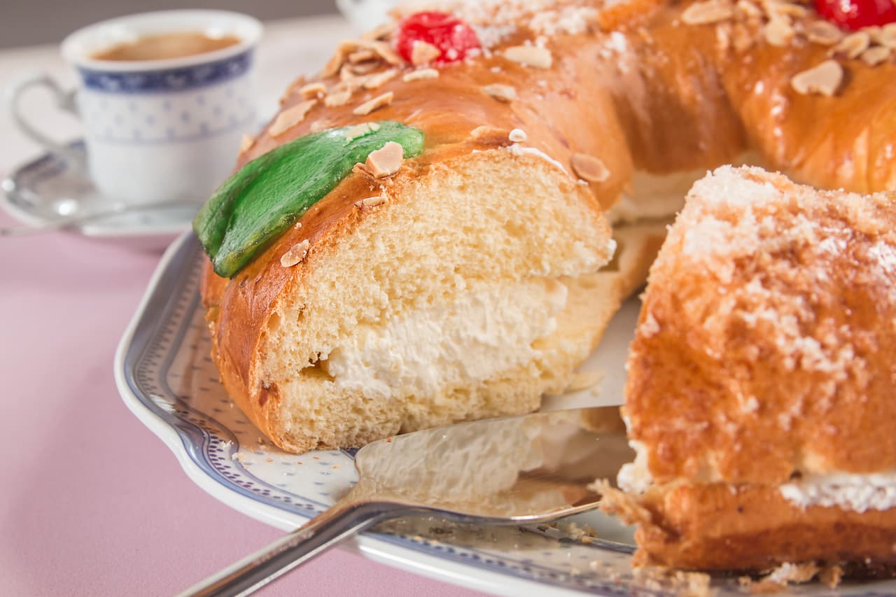 Kings cake, Roscon de Reyes, spanish traditional sweet to eat in Chritsmas