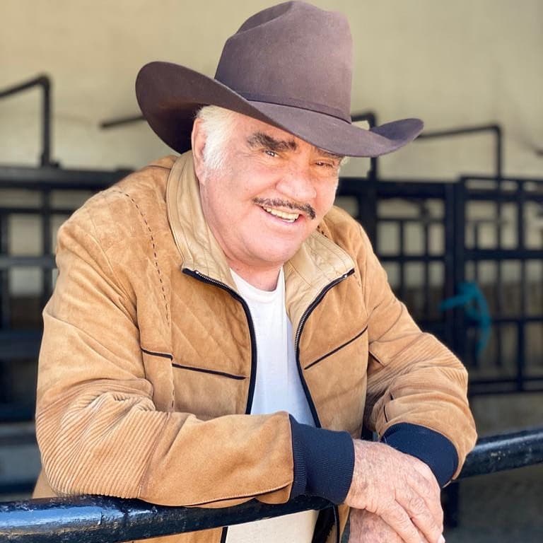 Tras disculpas de Vicente Fernández, joven que aparece en video las rechaza y sostiene acusación