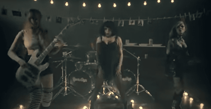 Mystica Girls se dio a la par de que Mon Laferte comenzaba a trabajar su carrera como solista, con algunas canciones ya lanzadas por su cuenta. Se vino a vivir a México para enfocarse todavía más en su propio proyecto, el cual tomó cada vez más forma hasta que después de varios discos, con el éxito de "Tu Falta de Querer", entre otros temas. También dejaría atrás la imagen de Mystic Girls para hacerse un cambio de imagen.