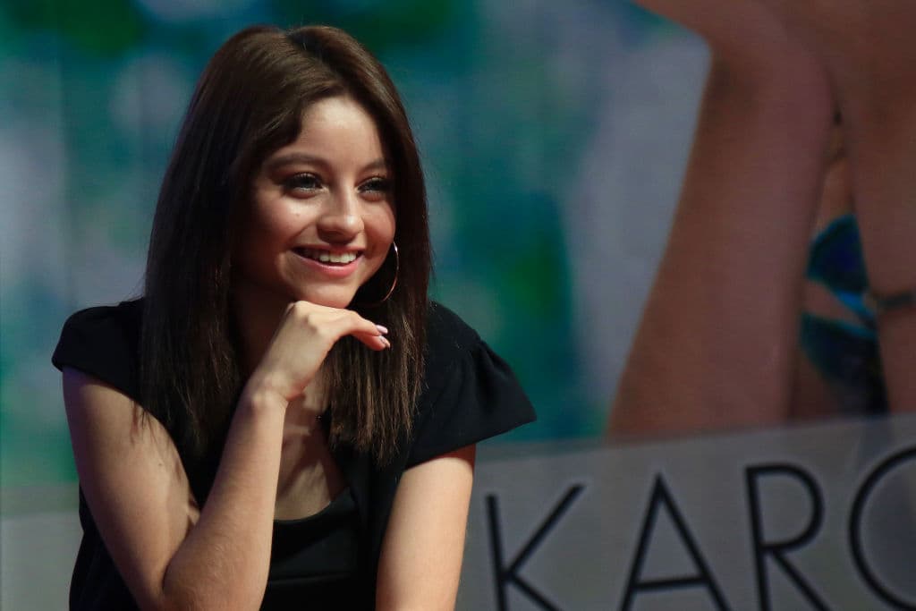 Con el tiempo, Karol Sevilla dejó de seguir al productor en Twitter y Juan Osorio anunció que la pareja juvenil de ‘Qué le Pasa a Mi Familia?’ la conformaría Emilio Osorio y la actriz Gloria Aura.