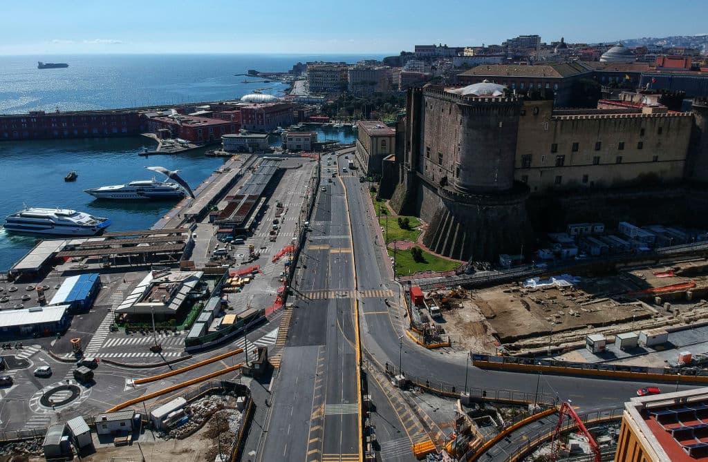 Nápoles, Italia.
<br>
<br>Las calles de la cuidada lucen prácticamente vacías; esta es una vista aérea.